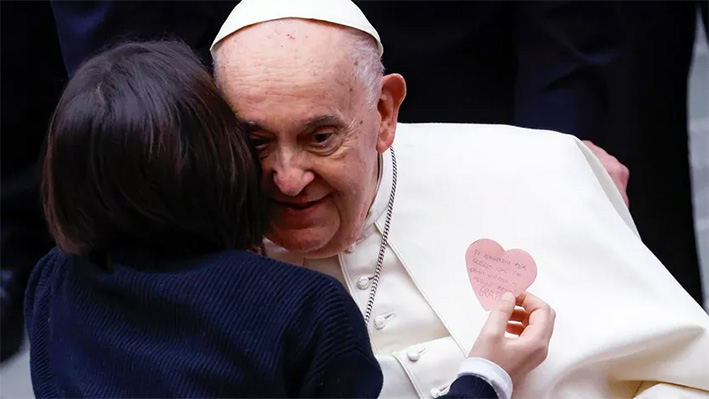 Papa Francisco sigue con problemas de salud; renuncia a leer su discurso por resfriado