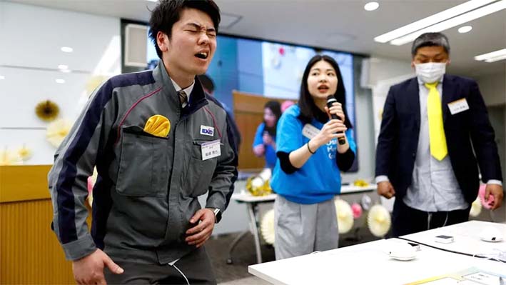 Trabajadores japoneses experimentan cólicos menstruales por el Día de la Mujer