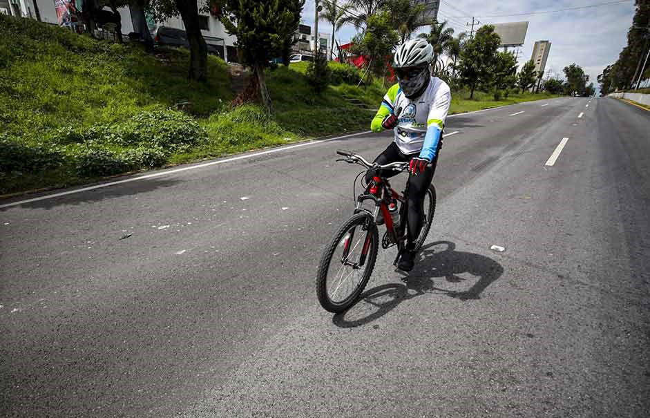 Cerraron la recta, por decena de ciclista