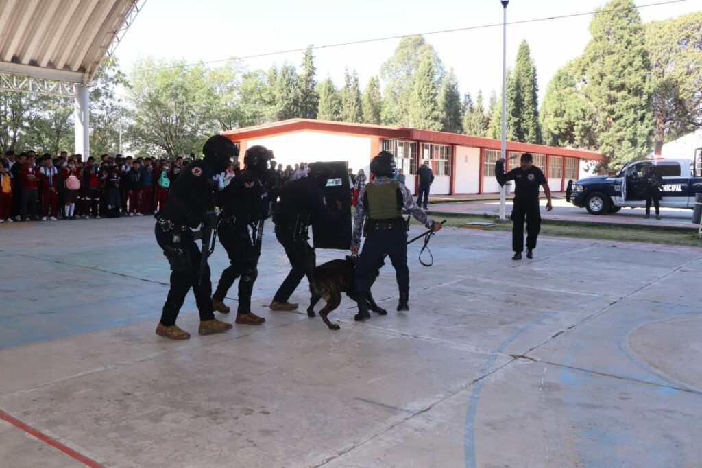 Demostración de K9, en el CETis 67