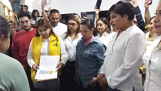 “Roxana presidenta”, el grito al ir al registro