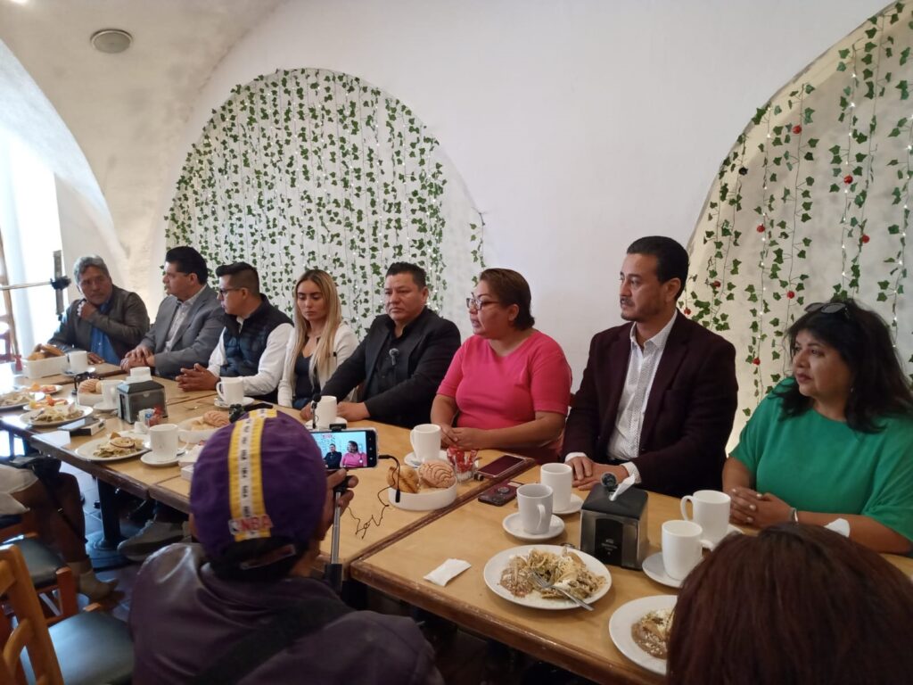Se suman 14 perfiles a Claudio Rosas o Geudiel Jiménez