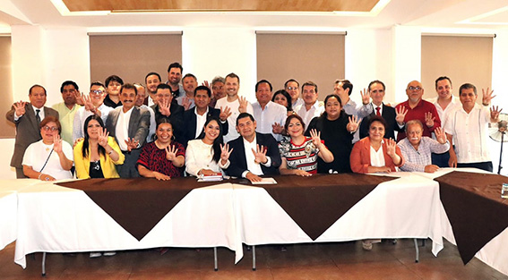 Alejandro Armenta, reúne a todos los ex perfiles