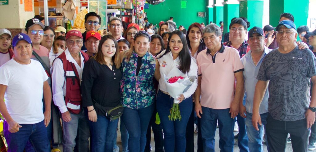 En el mercado Cosme del Razo recibieron a Tonantzin Fernández