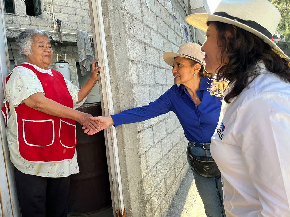 Lolita Parra se reúne con ciudadanos de Manantiales y Zapata