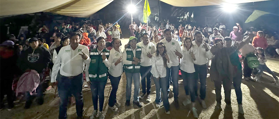 Mauricio Lozano,  en su tierra San Sebastián Tepalcatepec