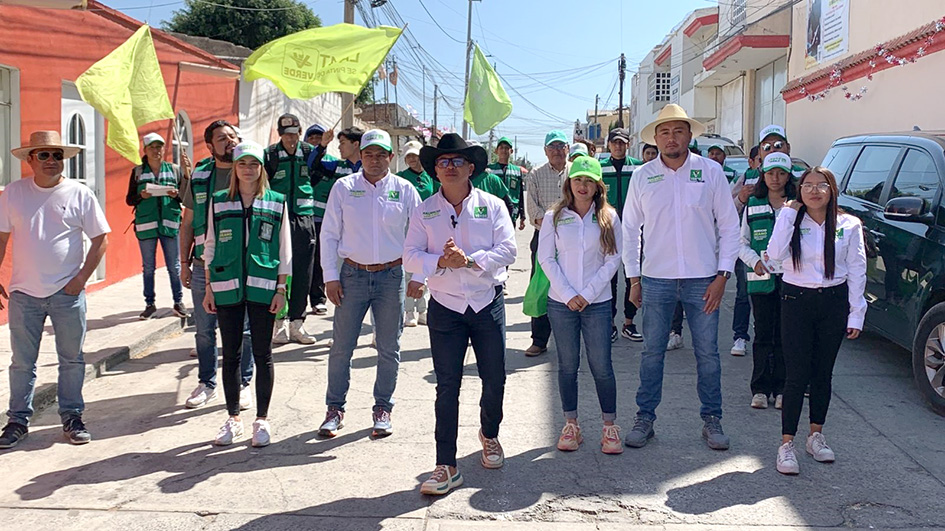 Momoxpan es visitado por Mauricio Lozano