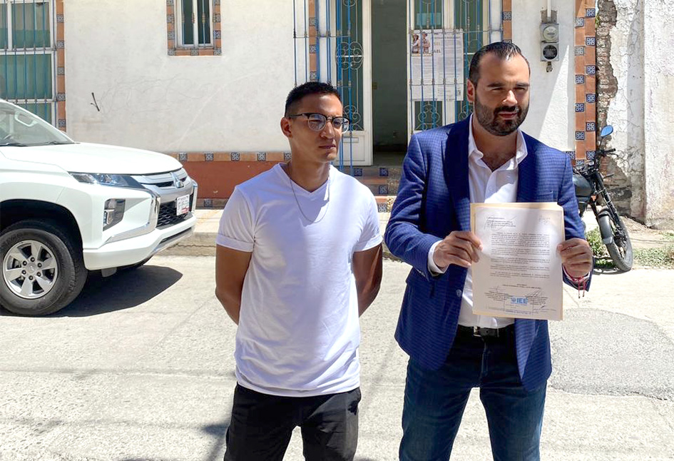 Solicita Ramón Fernández al IEE, la organización de 2 debates