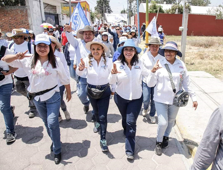 Lupita Cuautle es recibida con entusiasmo en San Bernardino Tlaxcalancingo