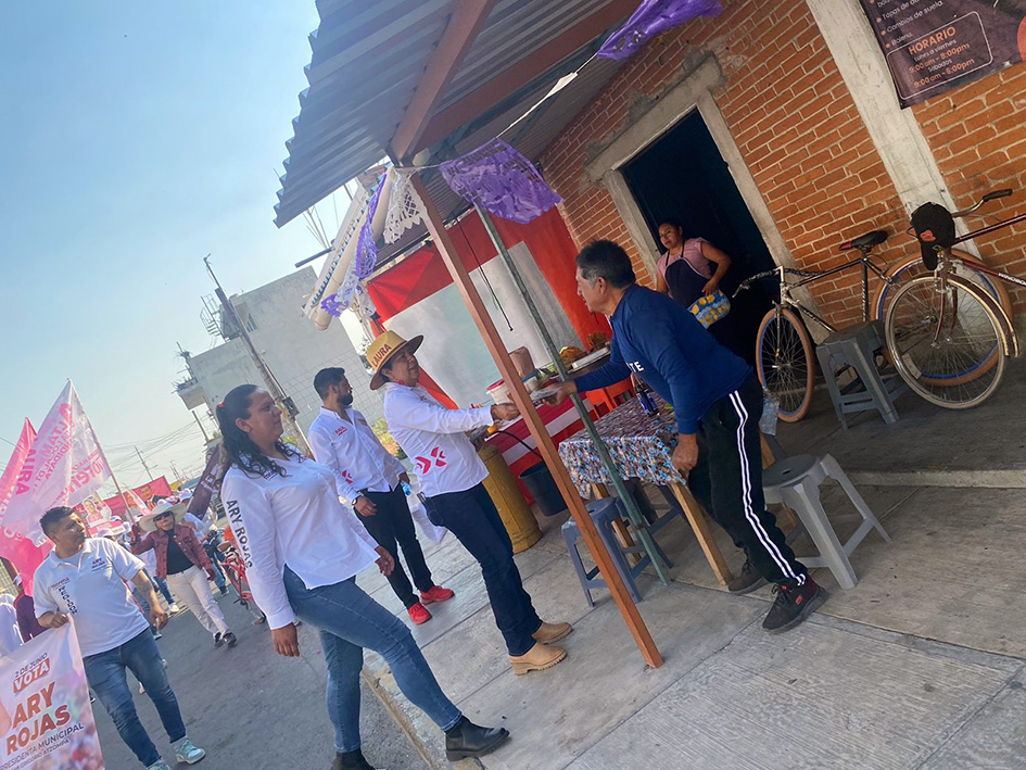 Ari Roja inició campaña arropada de candidatas a diputadas