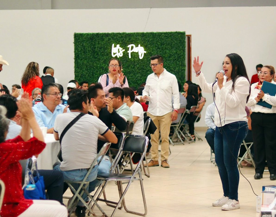 Ante más de 1000 docentes, reafirma Tonantzin Fernández su compromiso con la educación