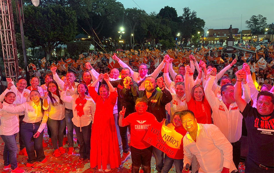 Ante miles de cholultecas, Ramón Fernández Solana, cierra su campaña política