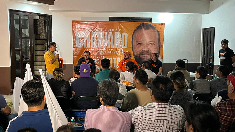 Carnavaleros de Cholula muestran su apoyo a «Chawaro»