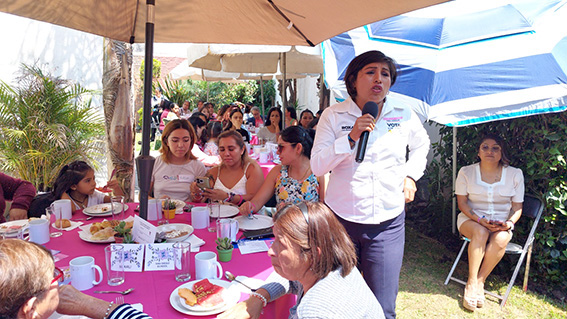 Mujeres comprometidas con Roxana Luna