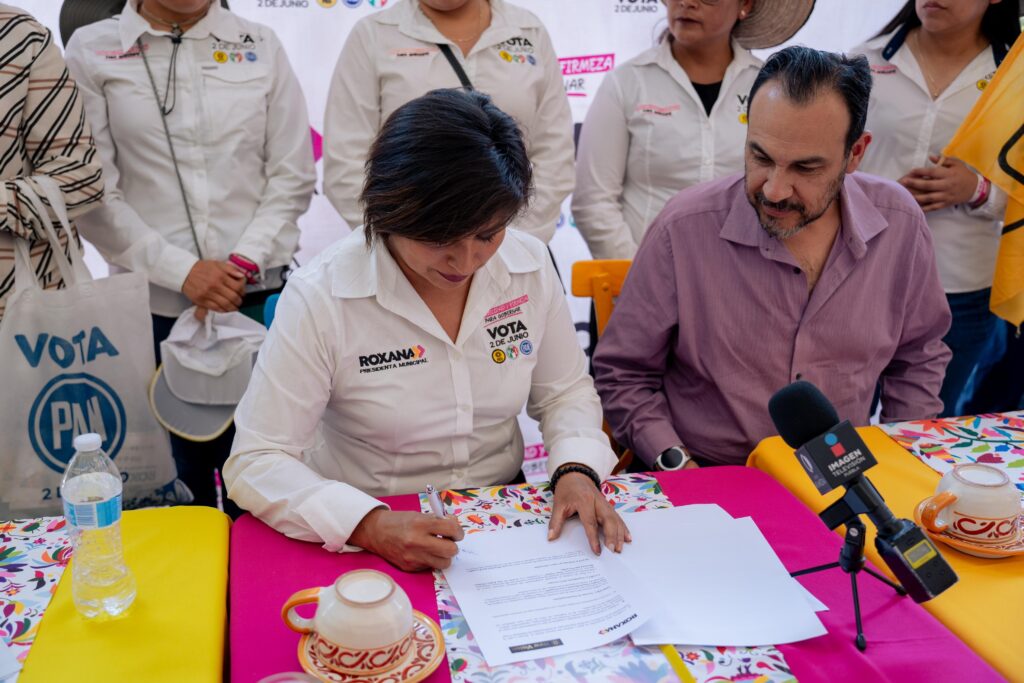 Signan convenio Roxana Luna y Asociación New Visión