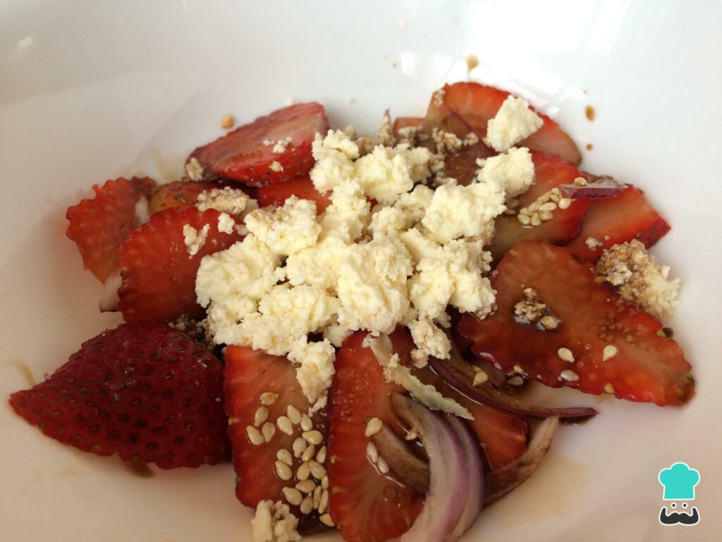 Ensalada de fresas y queso fresco