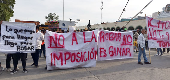 Simpatizantes de Roxana Luna, se manifestaron en Fiesta por la Democracia