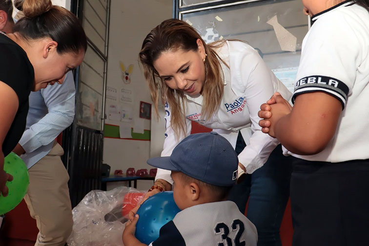 Recorre Paola Angon CAICS del municipio para festejar a la infancia cholulteca