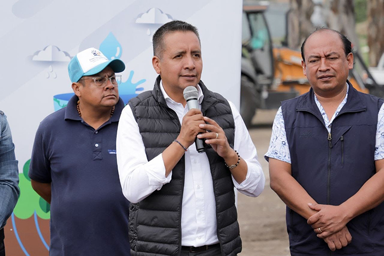 Mundo Tlatehui entrega pozo de absorción en San Francisco Acatepec
