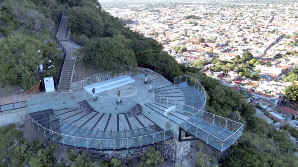 Cayó niño de 3 años, del mirador de cristal