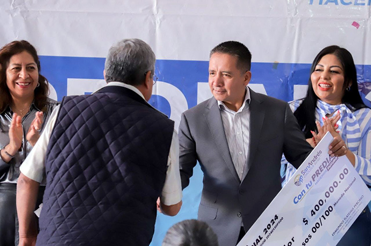 Entrega Mundo Tlatehui premios del Sorteo Predial 2024