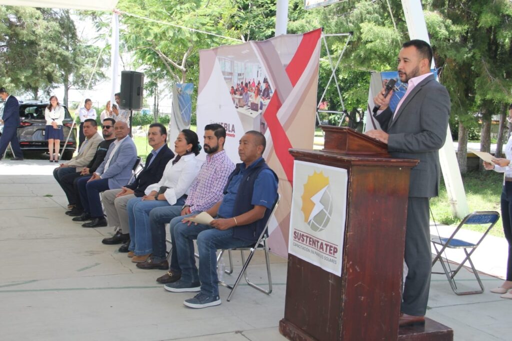 Impulsa gobierno estatal capacitación para trabajo en energías sustentables *  A través de la Secretaría de Trabajo y el ICATEP, la administración promueve la mano de obra calificada en la Mixteca