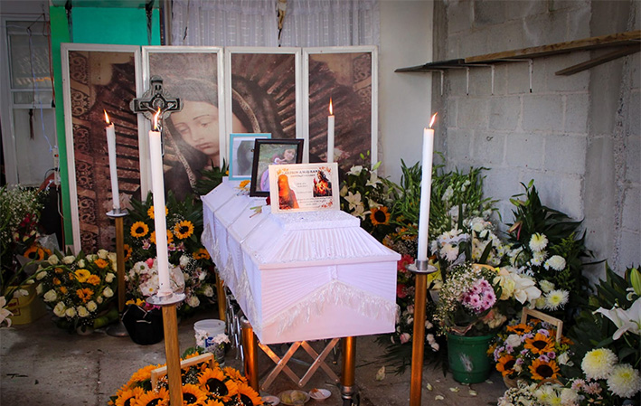 Despidieron con llanto a Alison Amayrani