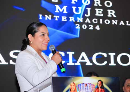 INAUGURA LUPITA CUAUTLE EL SEGUNDO FORO MUJER INTERNACIONAL