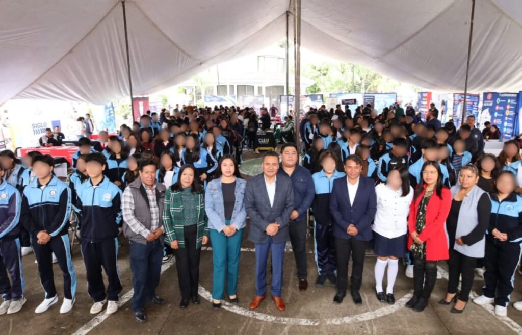 Con Feria de Universidades, acerca Armando Aguirre oferta educativa en Coronango