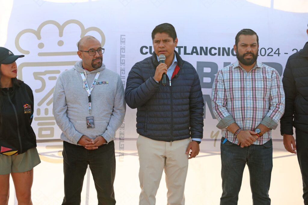 Omar Muñoz da banderazo de salida del “Rally Bola de Goma de Motociclismo” 