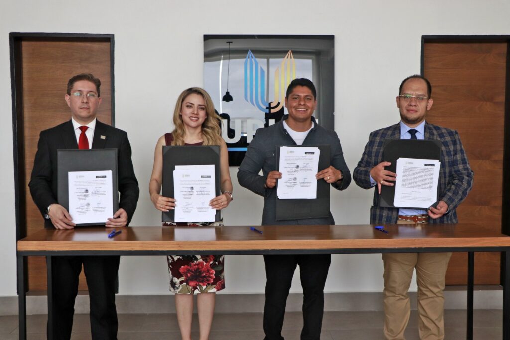 Firman acuerdo para otorgar becas a jóvenes de Cuautlancingo