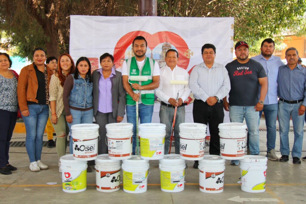 Papás, maestros y vecinos transforman la Primaria Juan Escutia en Xalmimilulco con el programa “Coloreando la Educación”