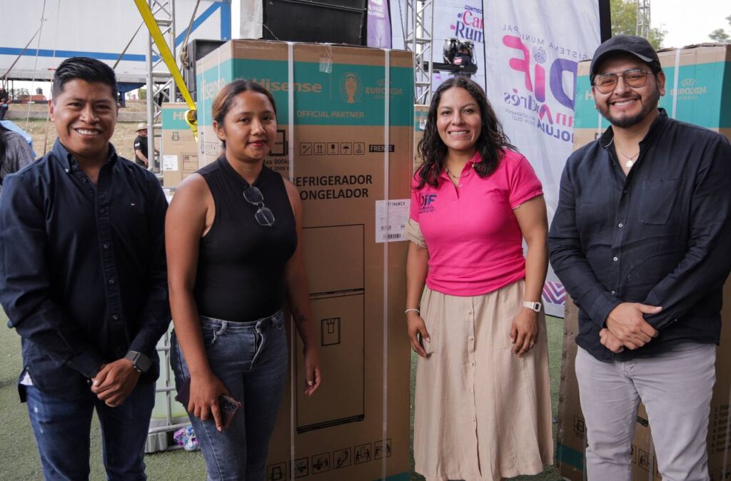 Reconocen en San Andrés el amor y entrega de las madres