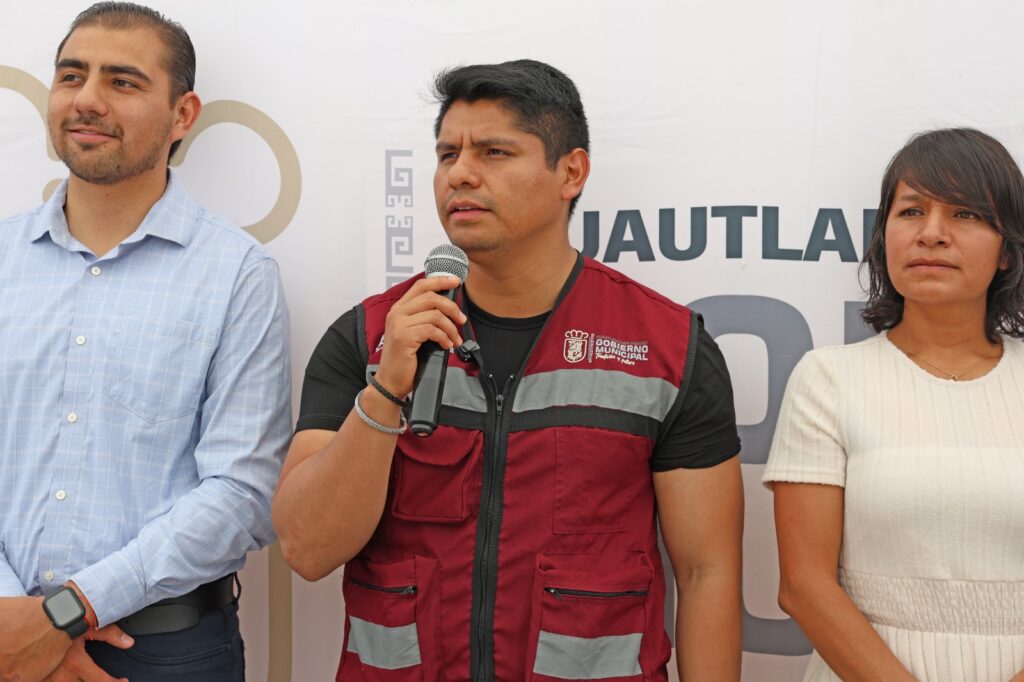 Arranca Omar Muñoz programa piloto de instalación de contenedores de basura en Cuautlancingo 