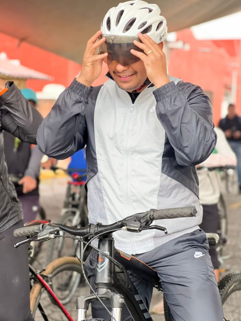 Participa Omar Muñoz en rodada ciclista con motivo del “Día del Padre”
