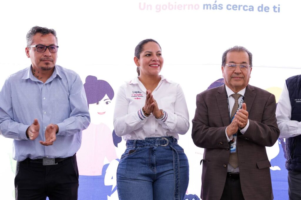 Acerca Lupita Cuautle servicios y atención directa a Lázaro Cárdenas