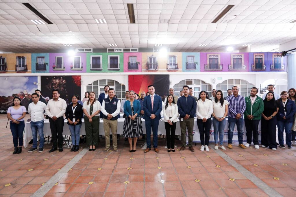 Fortalece Lupita Cuautle la atención ciudadana con capacitación en trámites