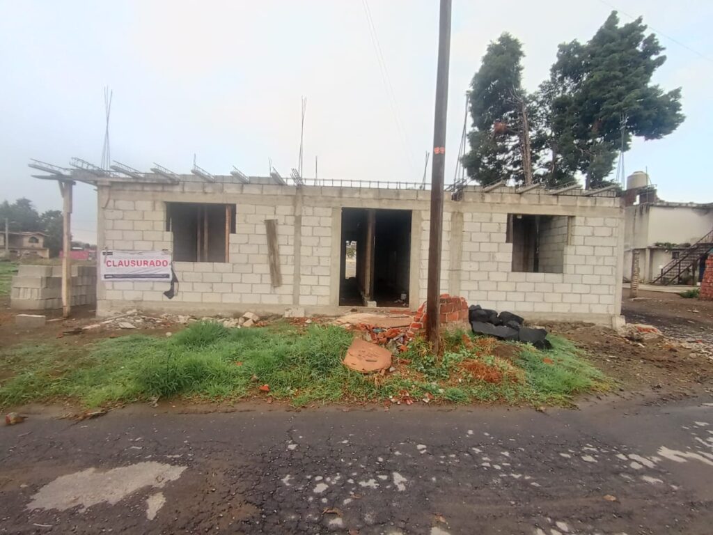 Exigen a autoridades frenar la obra, en terrenos despojados en San Luis Tehuiloyocan