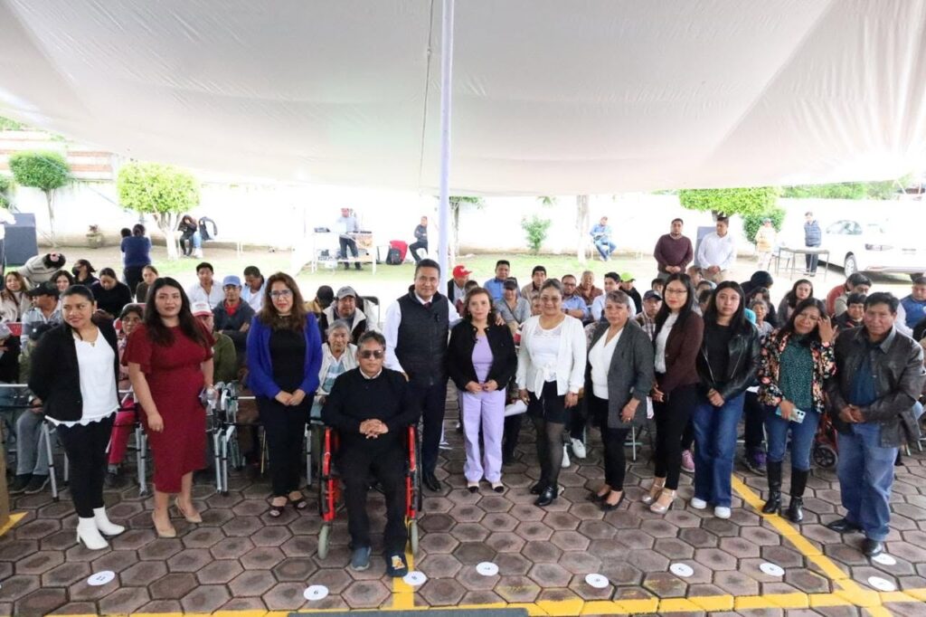 Entregan aparatos ortopédicos a familias de Coronango para mejorar su calidad de vida