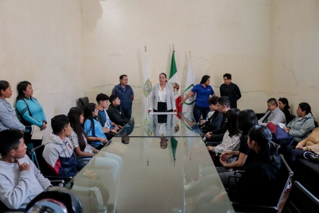 Impulsa Lupita Cuautle con becas al talento deportivo en San Andrés Cholula