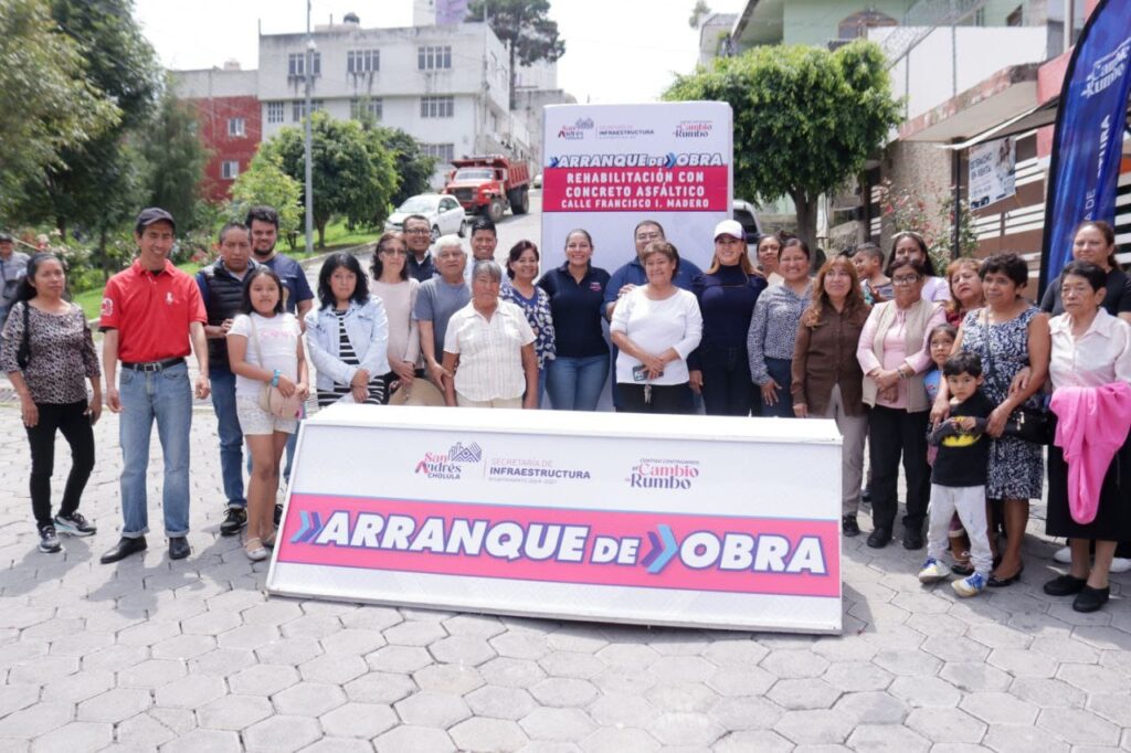 Comienza Lupita Cuautle obra de pavimentación ahora en colonia Concepción Guadalupe