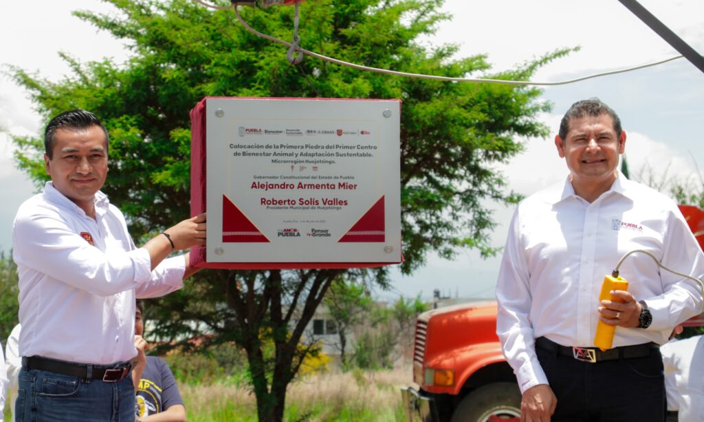 Alejandro Armenta y Roberto Solís Colocan la primera piedra del CENTRO Microrregional de Bienestar Animal