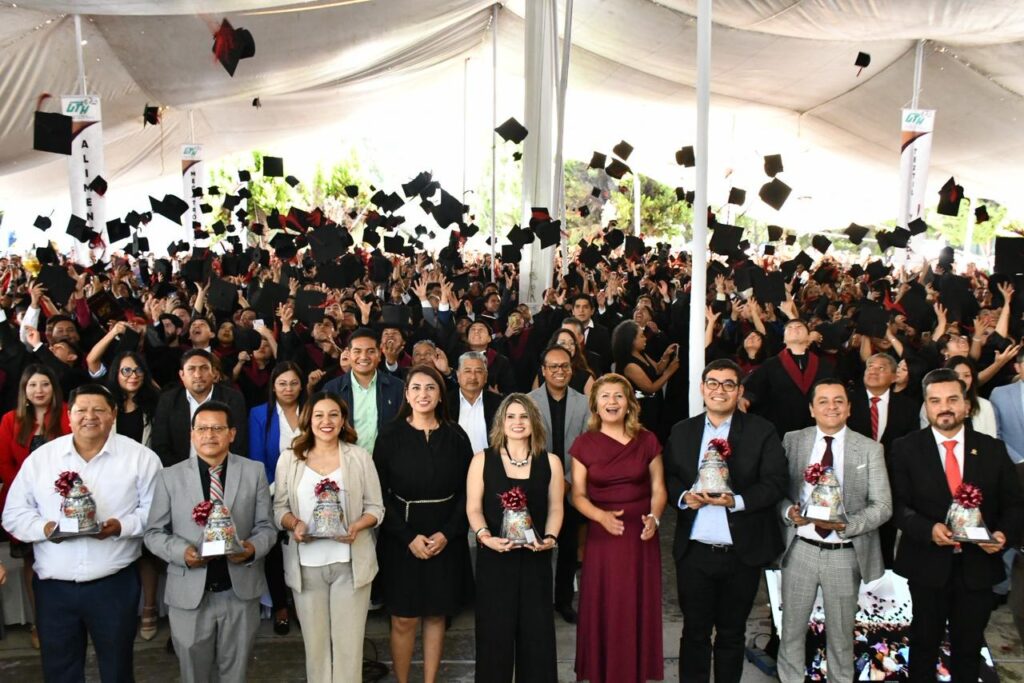 UTH egresa 628 profesionistas y reafirma consolidación en la formación de talento