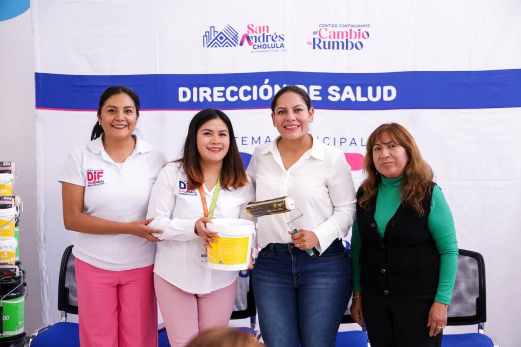 Mejora Lupita Cuautle servicios en Casas de Salud con kits médicos y de mantenimiento
