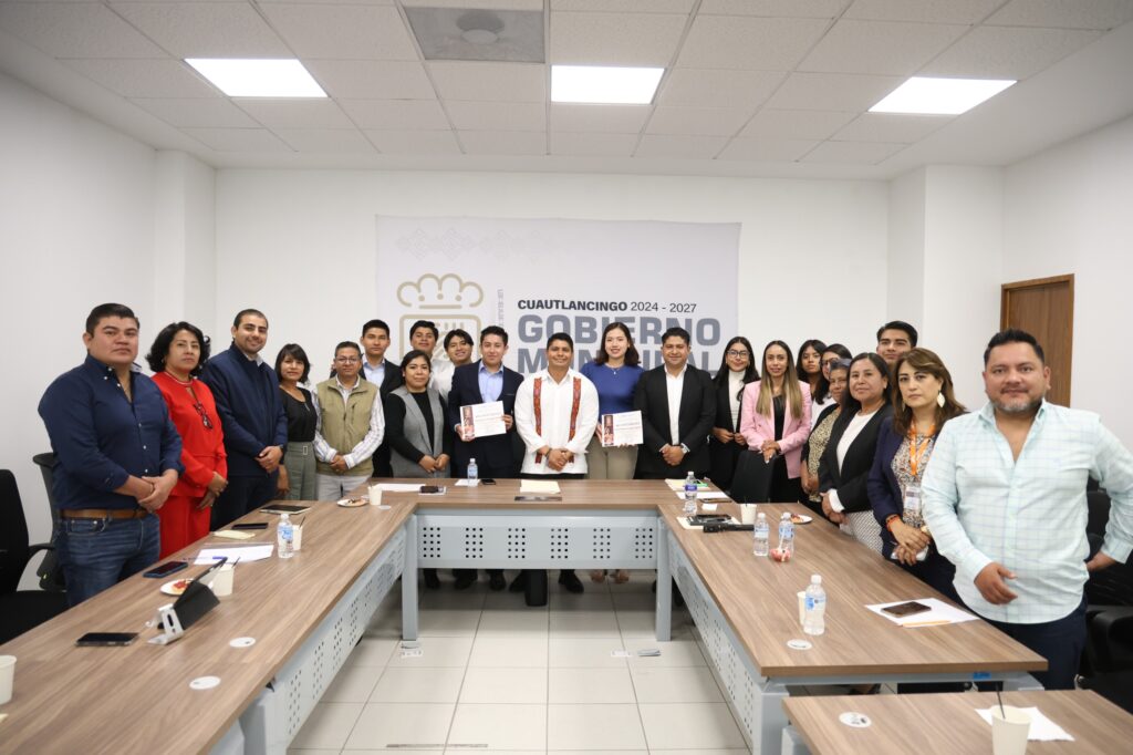 Preside Omar Muñoz premiación del concurso “Regidor por un día”