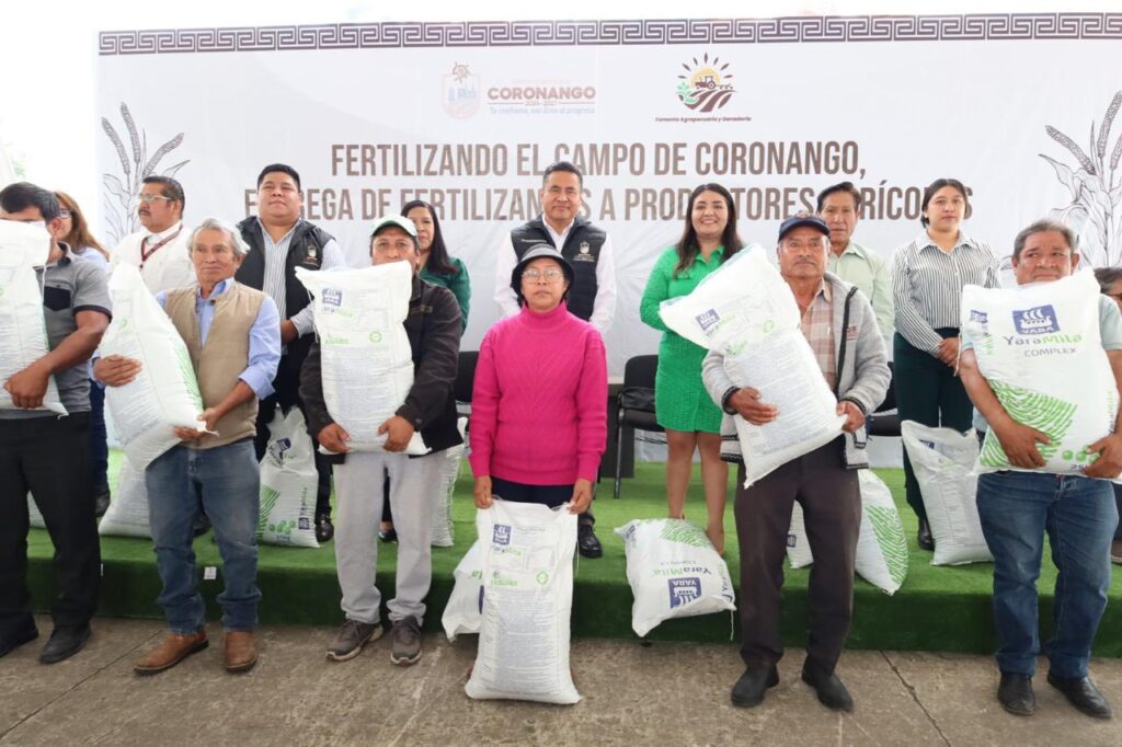 Más de 300 productores reciben fertilizante en Coronango como parte del programa “Fertilizando el campo”