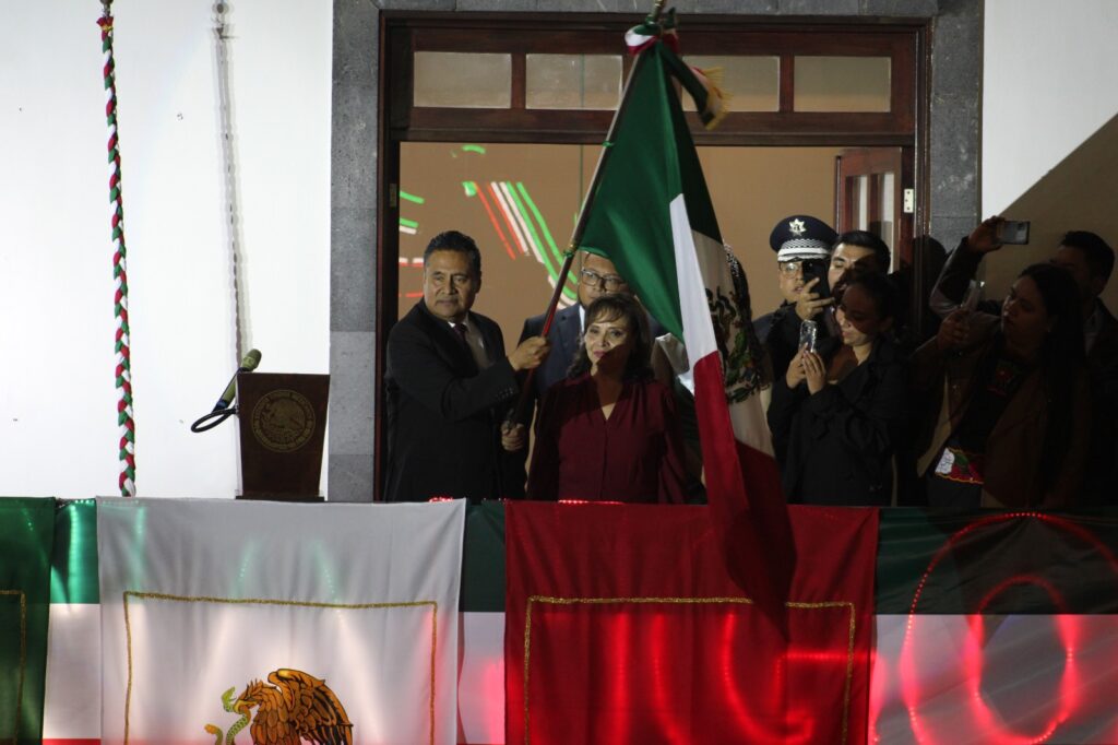 Encabeza Armando Aguirre el Grito de Independencia en Coronango