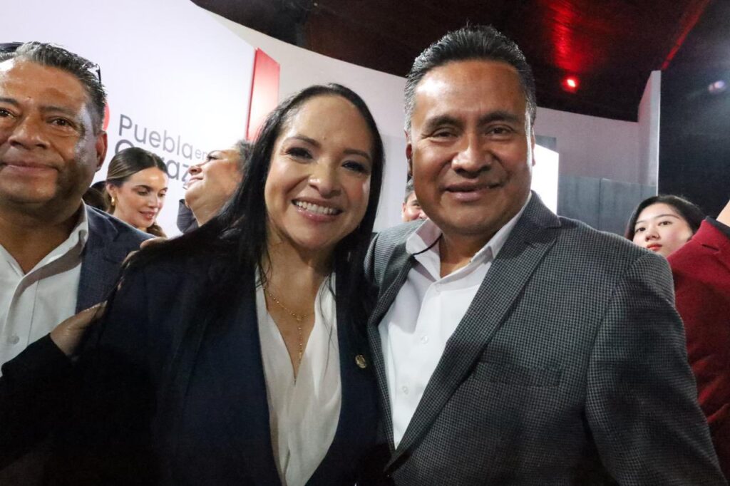 Asisten líderes poblanos al Primer Informe de Actividades de la senadora Liz Sánchez