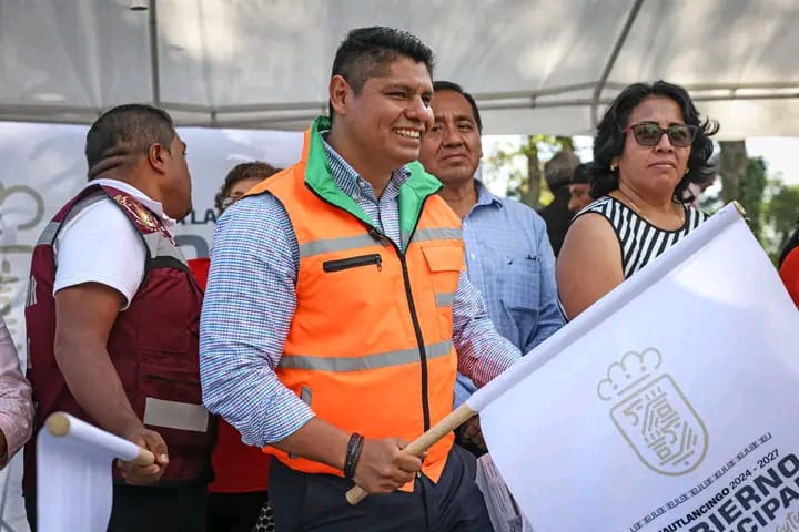 Inicia Omar Muñoz obra de pavimentación en Sanctorum 