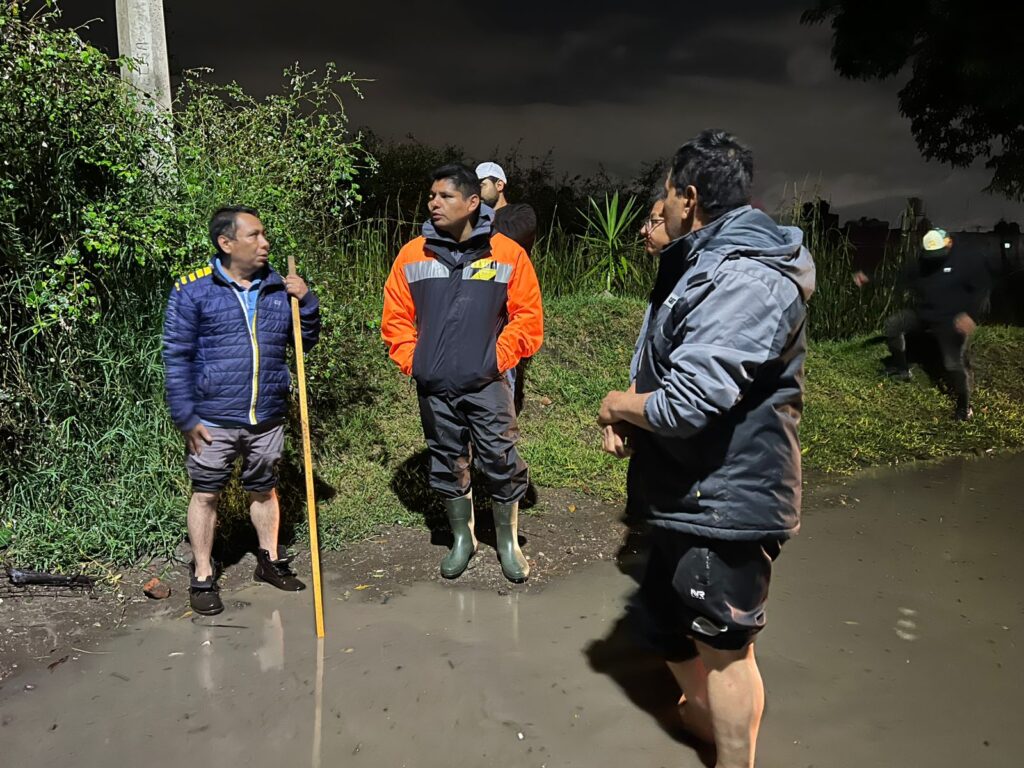 Acude Omar Muñoz a supervisar zonas afectadas de Cuautlancingo tras intensas lluvias